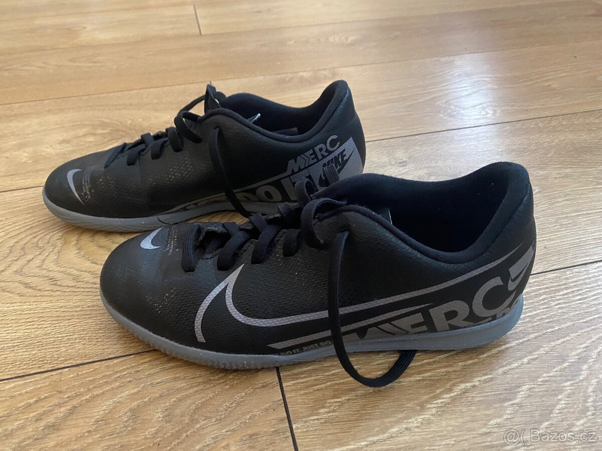 Sálovky Nike vel.36,5