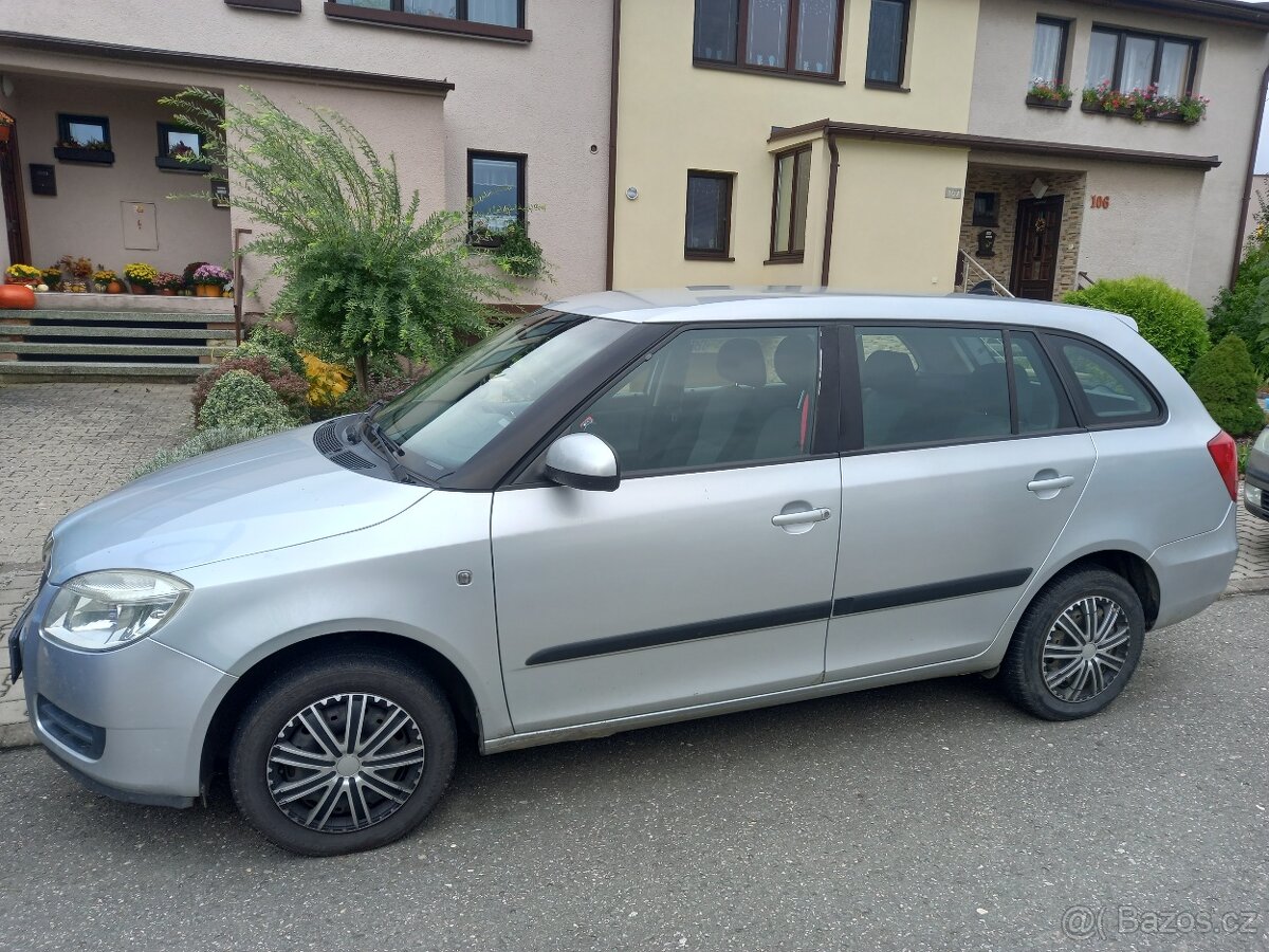 Škoda Fabia II combi stříbrná