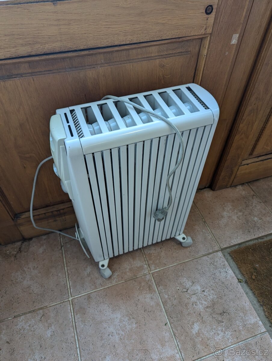 olejový radiátor Delonghi