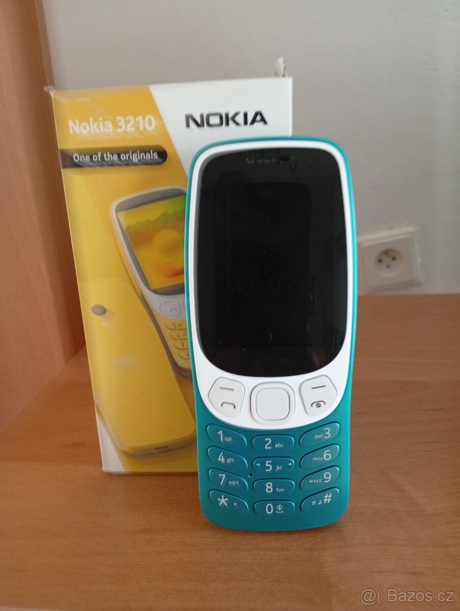 Prodám nový mobilní telefon Nokia 3210. Cena dohodou.