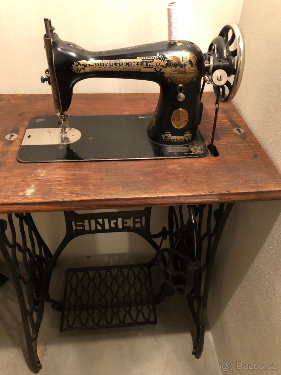 Starožitný šicí stroj SINGER