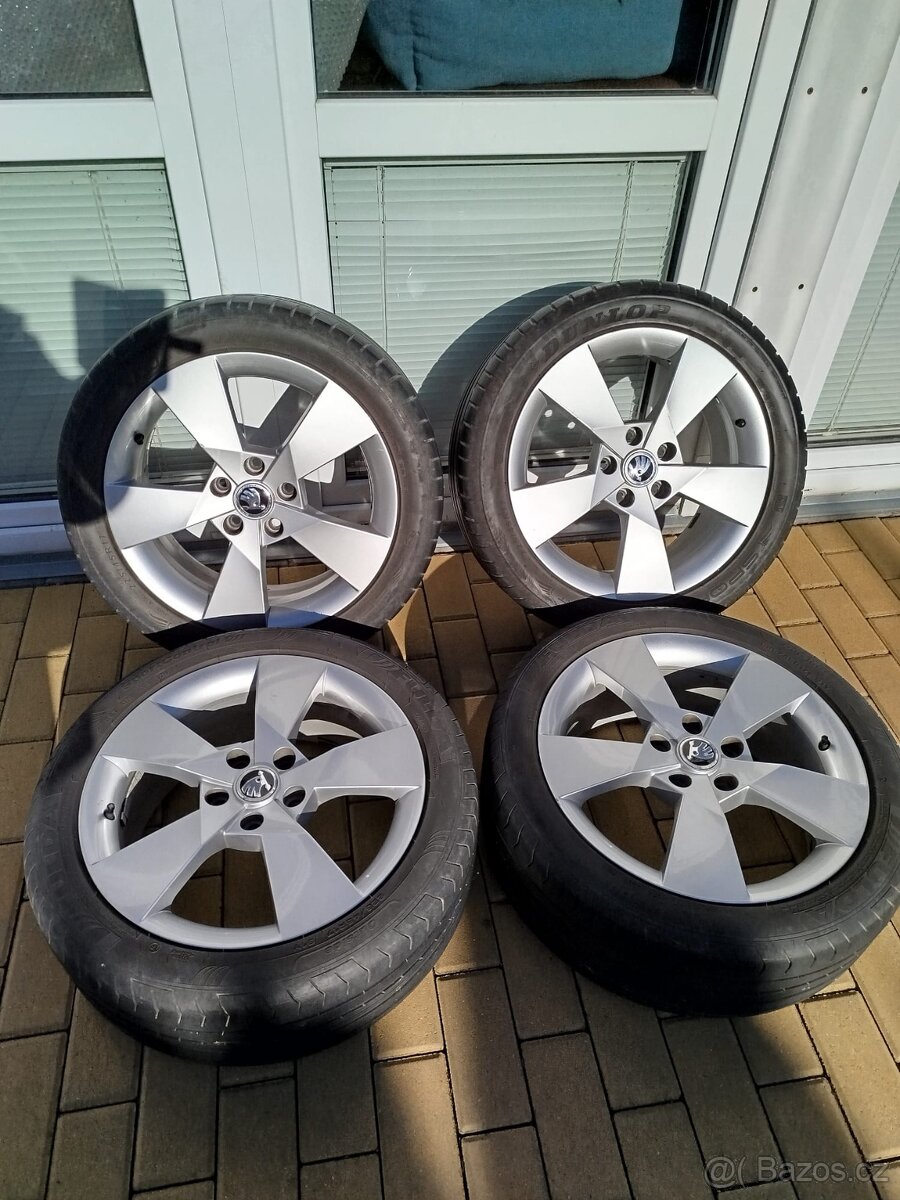 ALU KOLA ŠKODA R17 5 × 112 - LETNÍ PNEU DUNLOP 225/45 R 17