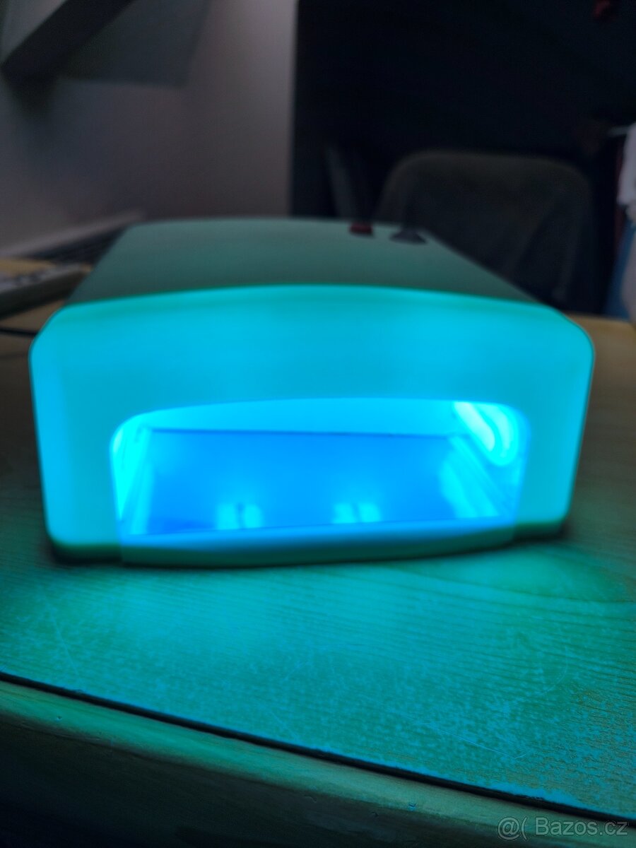 Úplně Nová uv lampa na nehty + kufřík sada na nehty.