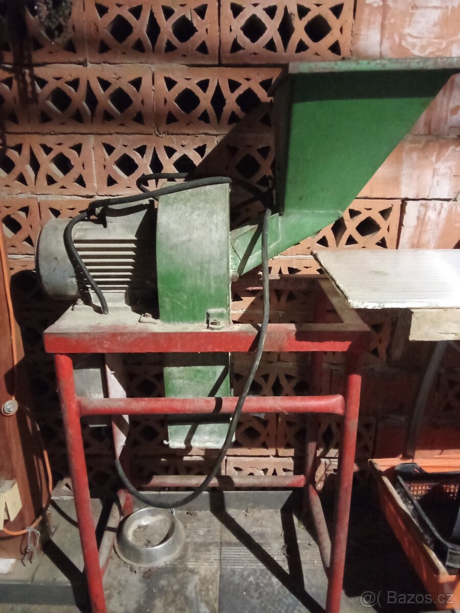 Šrotovník na obilí a kukuřici