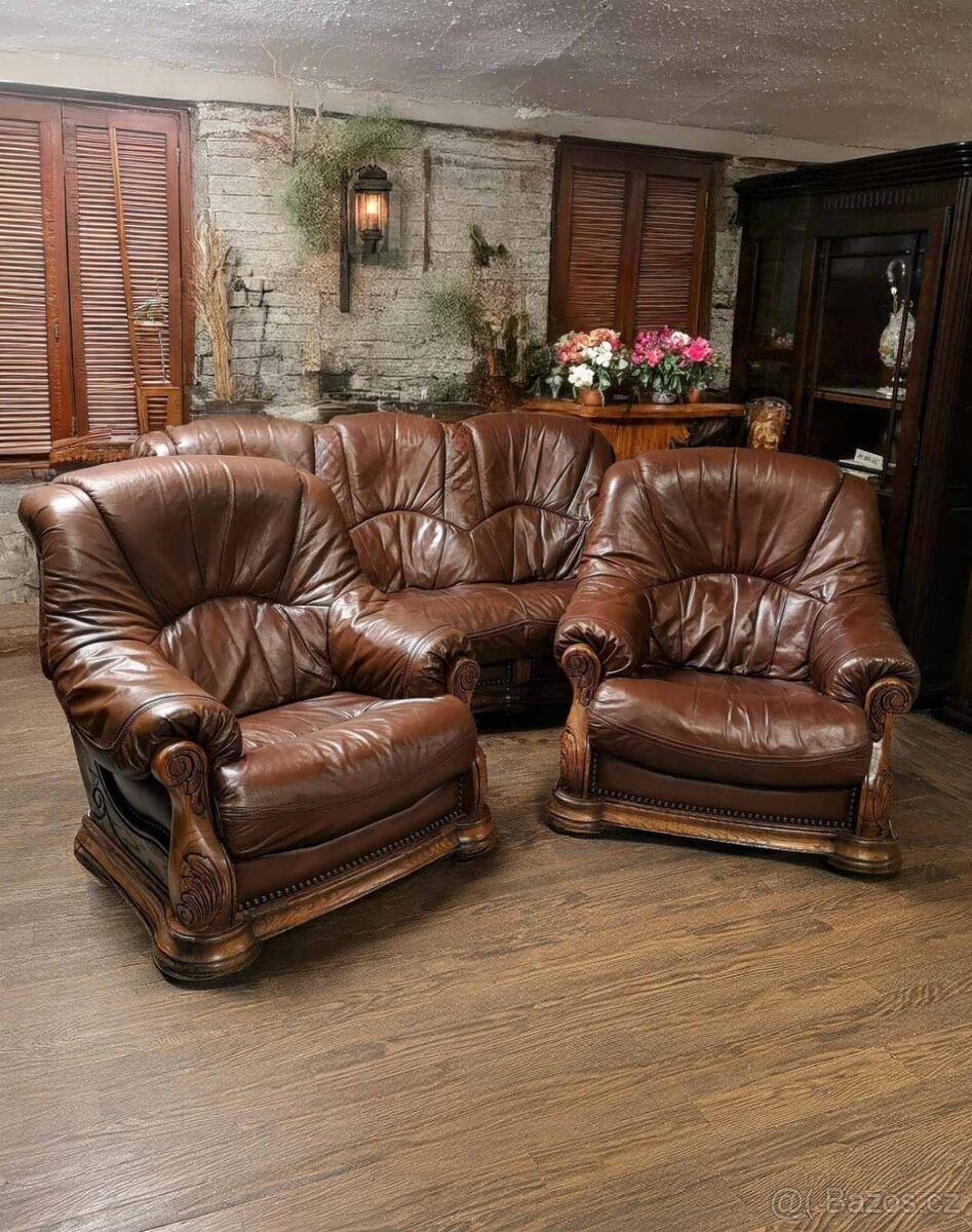 Kožená sedací souprava.