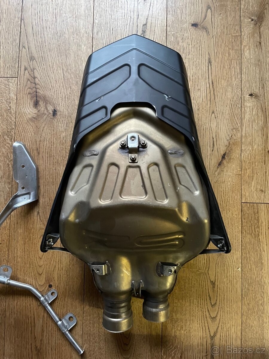 výfuk Ducati 749 999