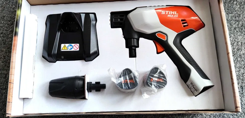 Nový AKU tlakový čistič STIHL RCA 20 SET