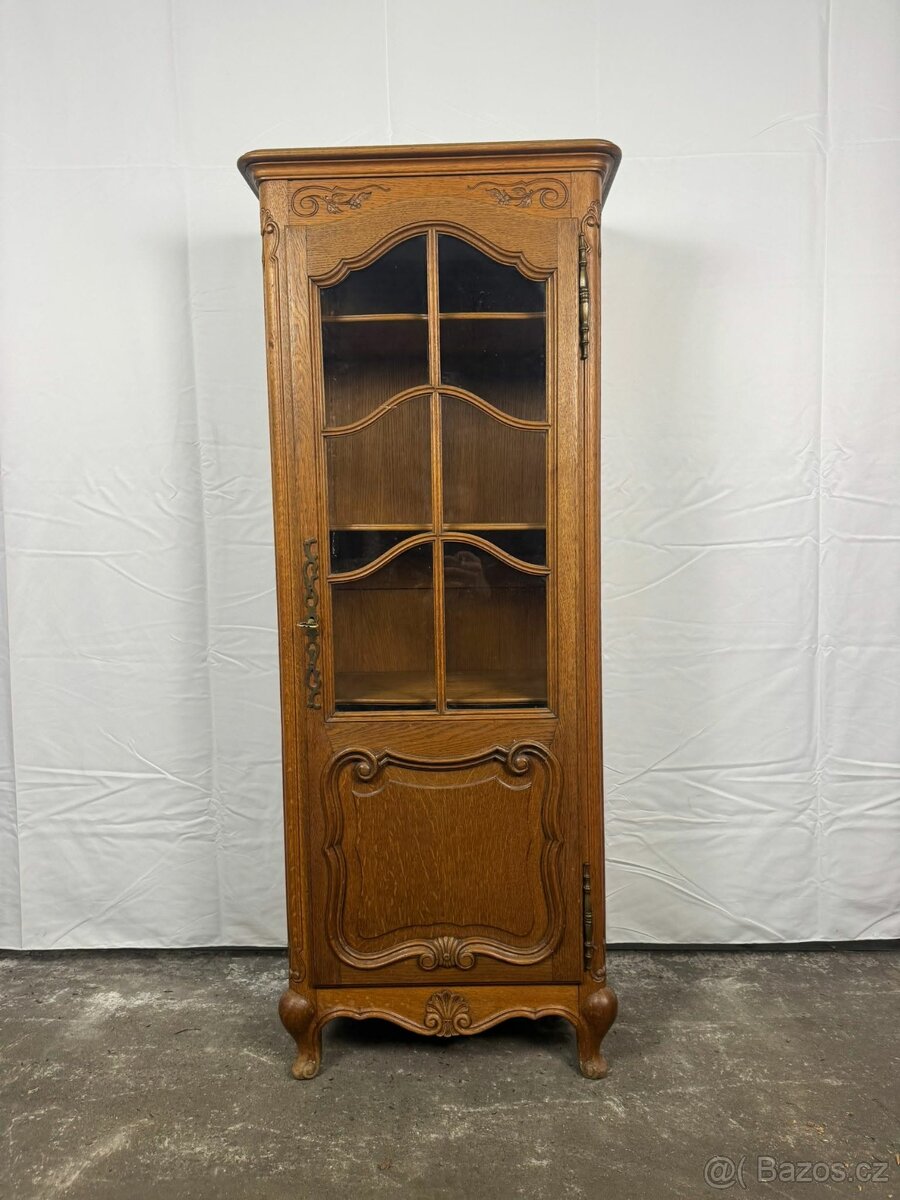 Úzká skříňka / vitrína (136024)