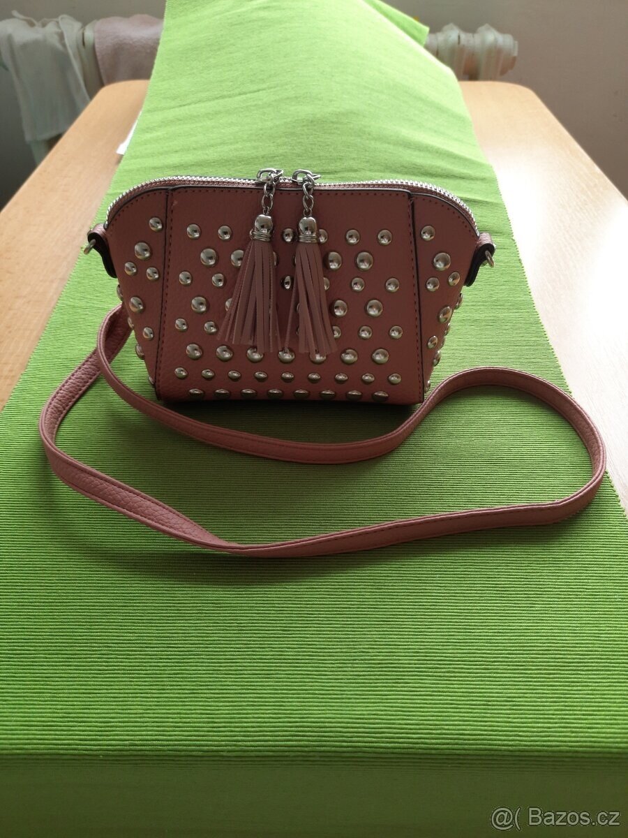 Mala kabelka - barva pink.