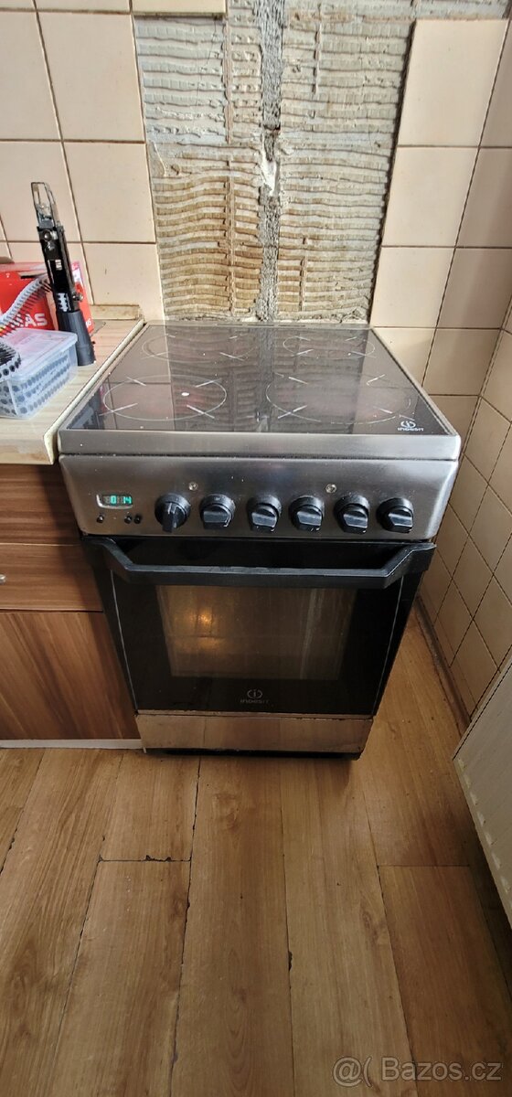 Elektrický sporák + trouba Indesit