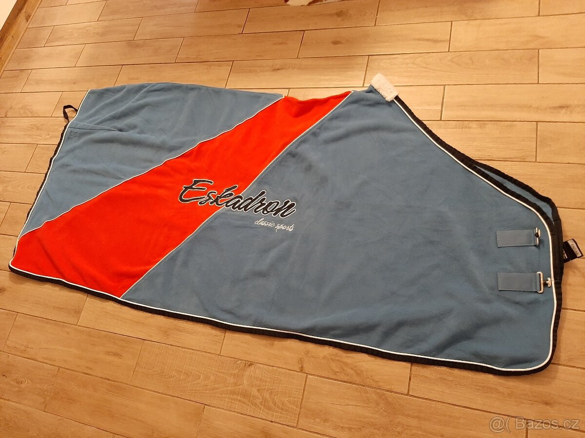 Eskadron sada modro-červená