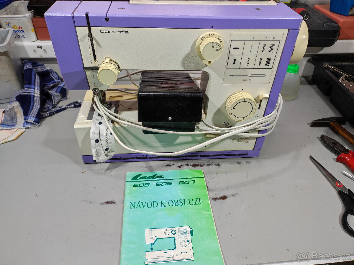 Čerstvě seřízený šicí stroj Lada