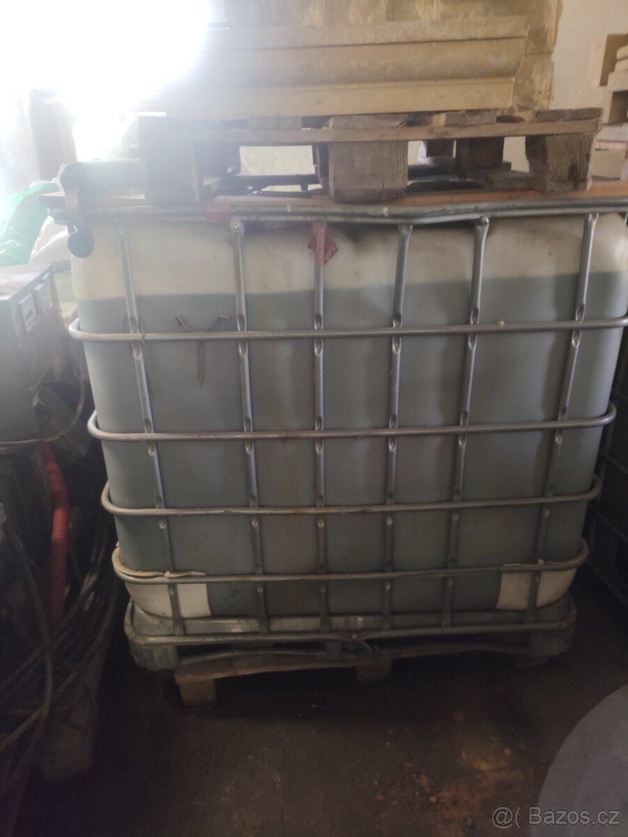 IBC kontejner se saponátem