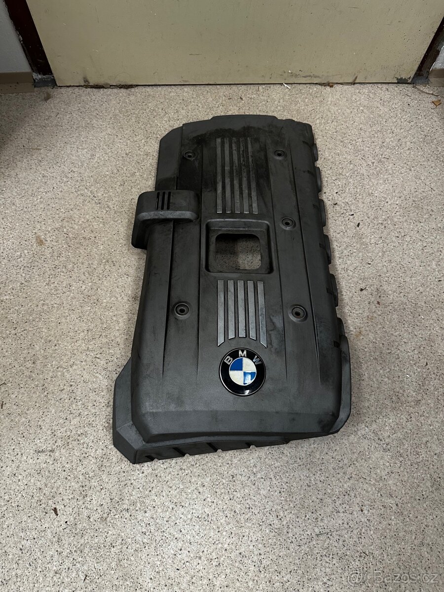 Kryt motoru BMW