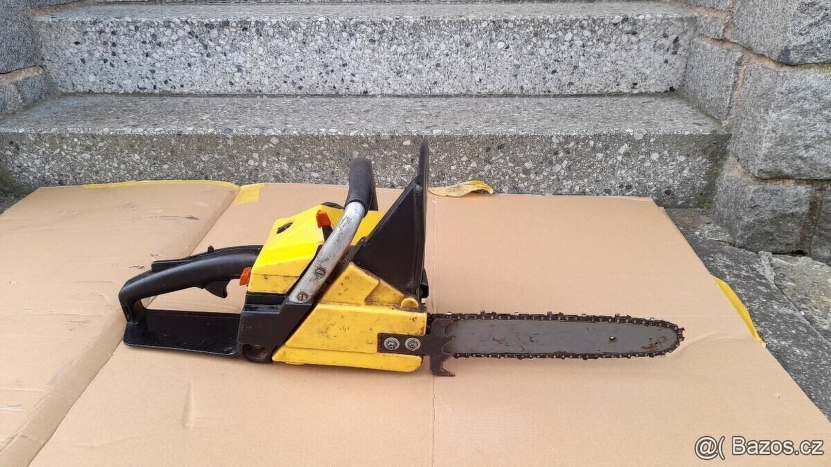 Stará motorová pila MC Culloch