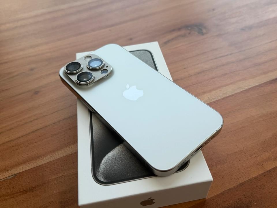 Apple iPhone 15 Pro 128GB Natural Titanium