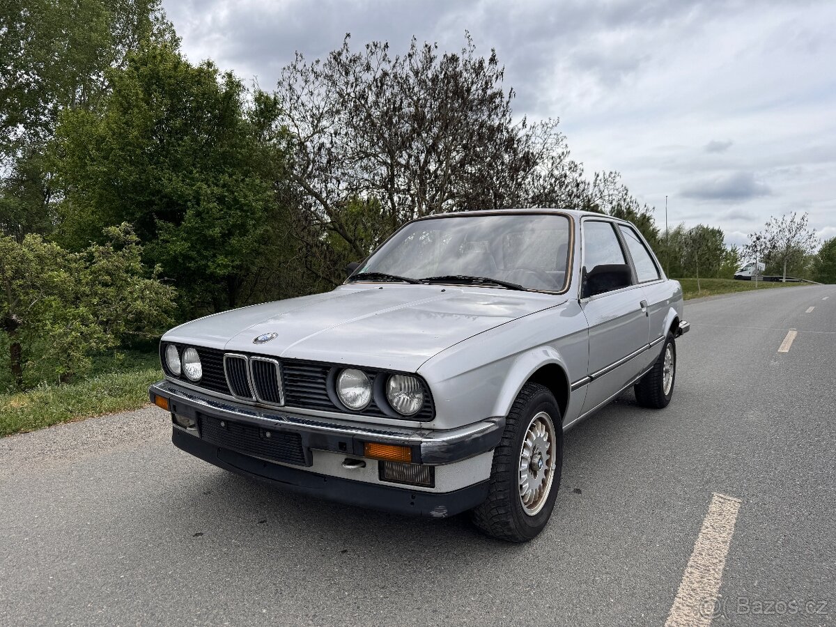 BMW E30 325e - coupe