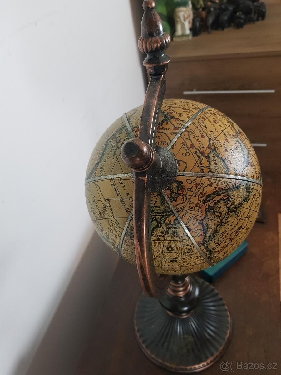 Stylový starý kožený Globus