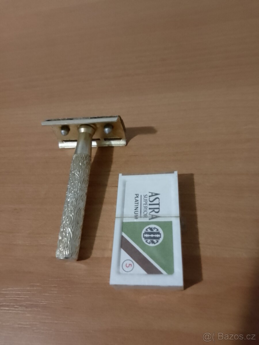 Starožitný holicí strojek na žiletky Soluna