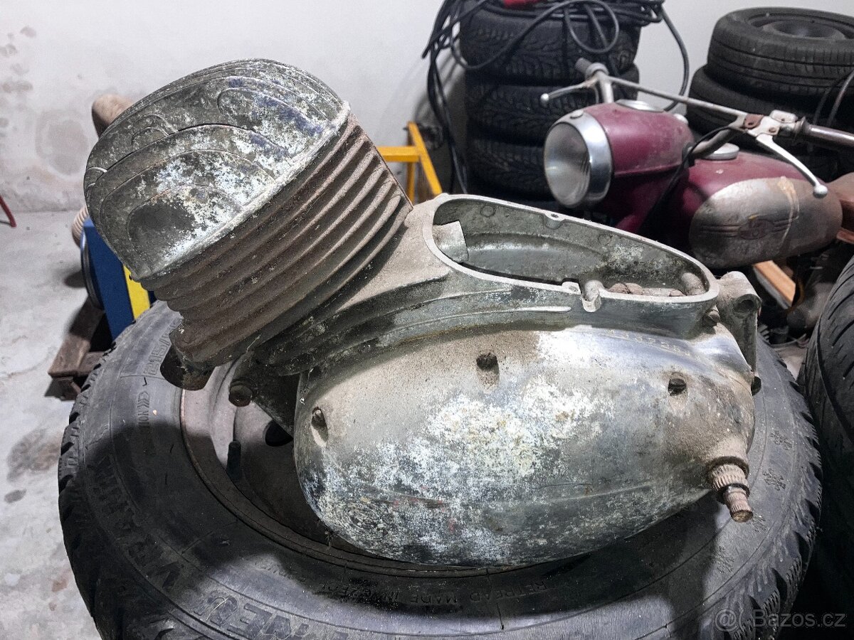 motor z motocyklu ČZ 150