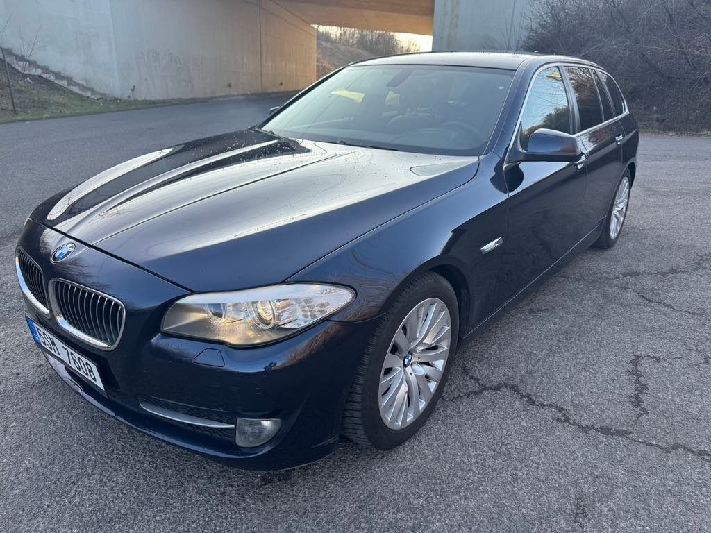 BMW F11 530D 180kw automat 8HP tažné 2t kůže xenon