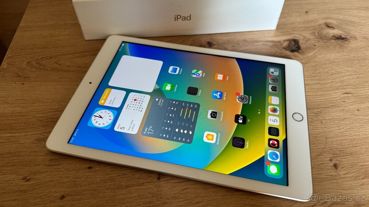 Apple iPad 5 32GB, příslušenství, 2400Kč