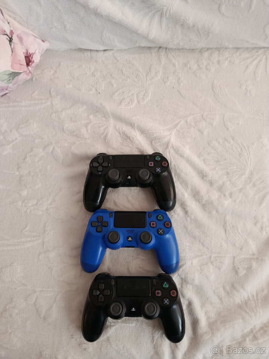 PS4 ovladače V2 originál.. cena 800kč.ks. čti popisek