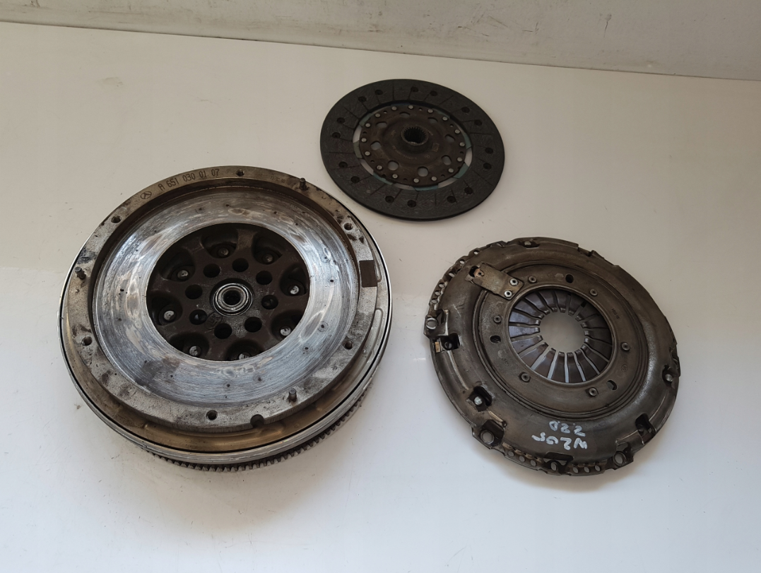 Dvouhmotový setrvačník pro MERCEDES W205 CDI