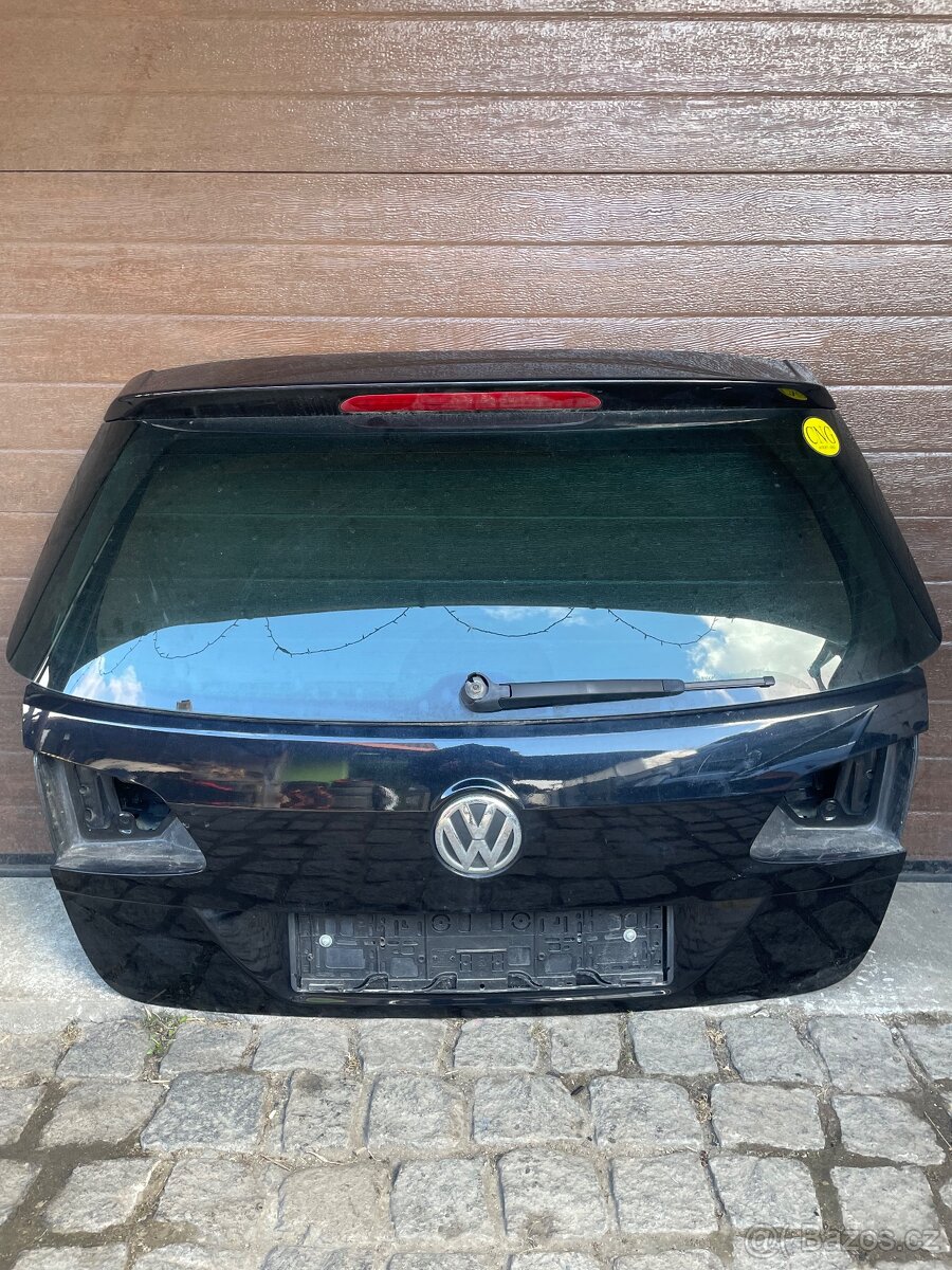 Páté dveře na Passat B7 kombi, kód barvy LC9X