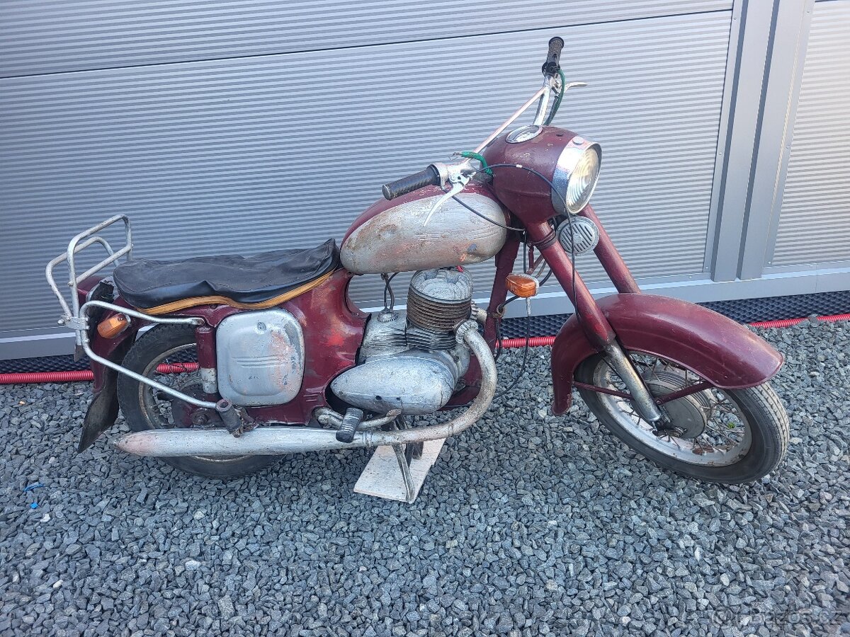 Jawa 250/353 kývačka
