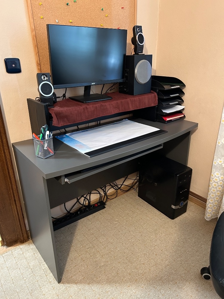 PC stůl