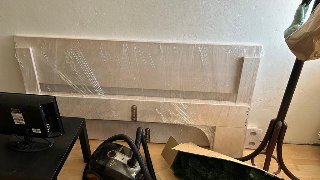 Bila postel BUK masiv 180x200