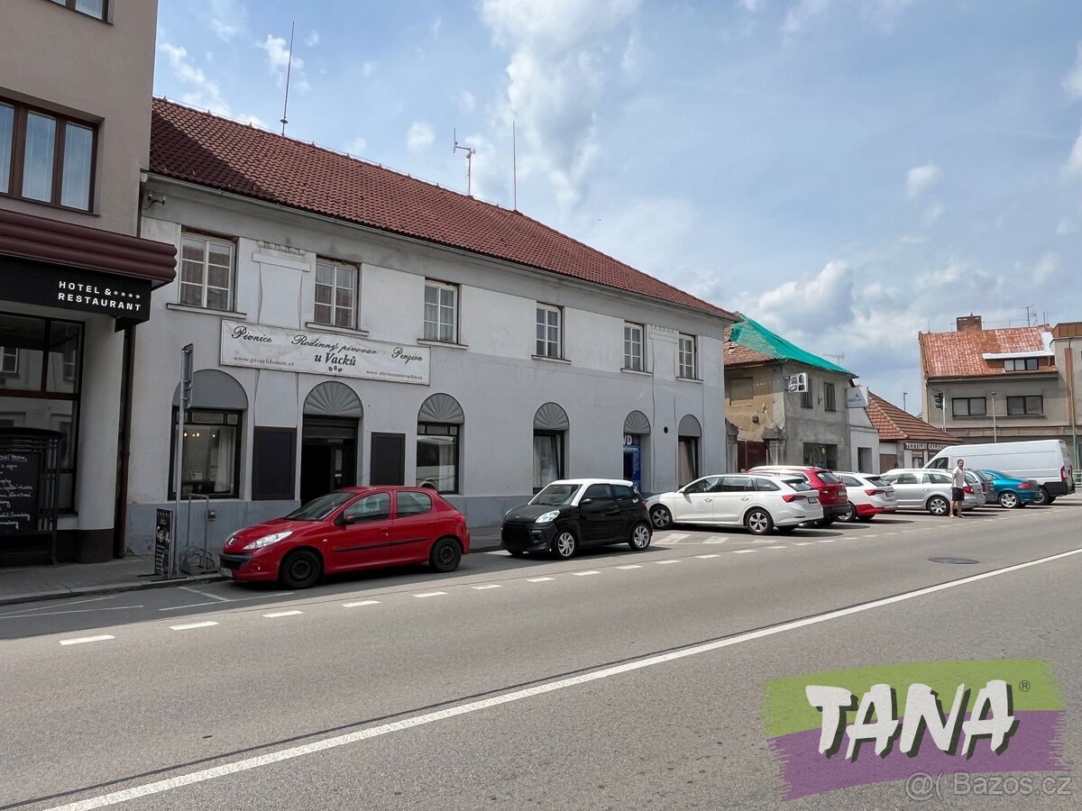 Prodej nebytových prostor a bytu v Chlumci nad Cidlinou