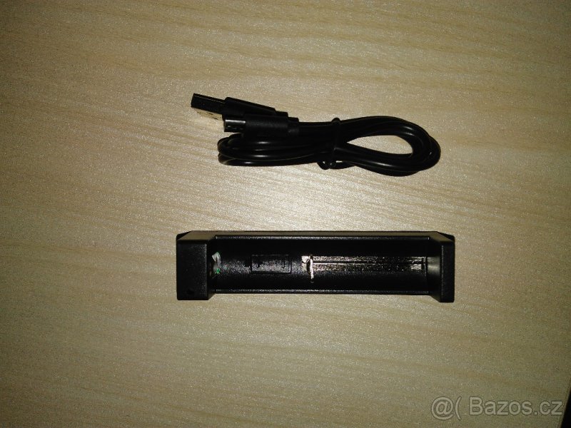 usb nabijecka baterií 18650