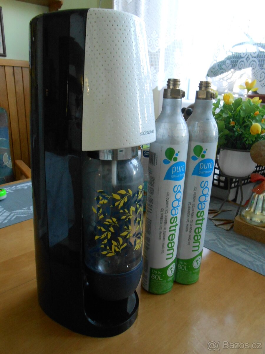 SODASTREAM + 2ks prázdné láhve na CO2 - používané