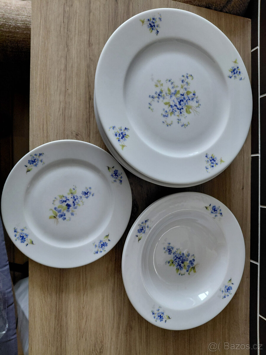 Retro krásné porcel.talíře-pomněnky-zamluveny