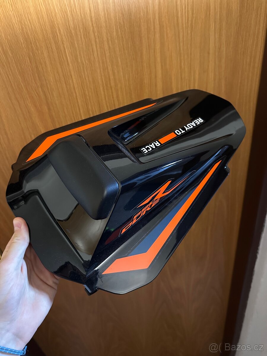 KTM Kryt sedla spolujezdce / krovka Duke 790 890 R L GP