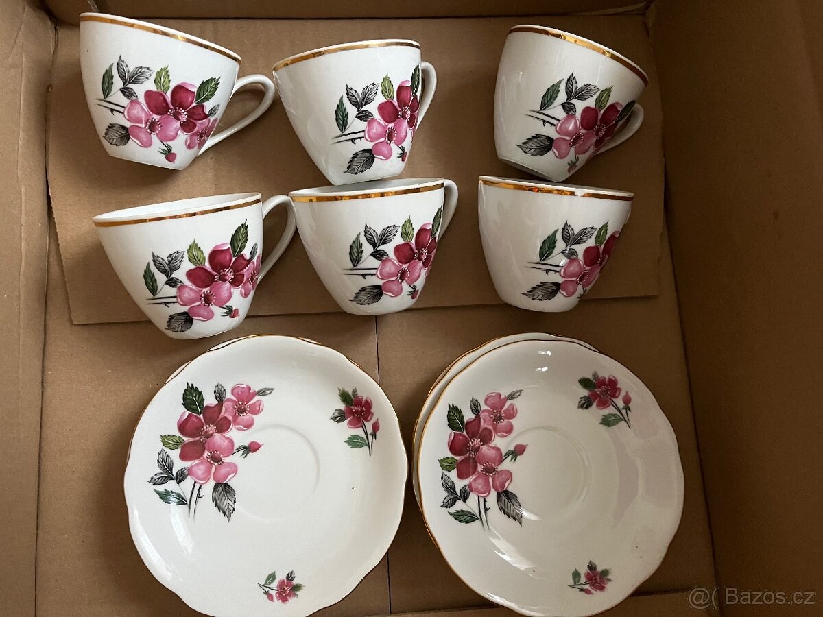 Porcelánové hrnečky s podšálky