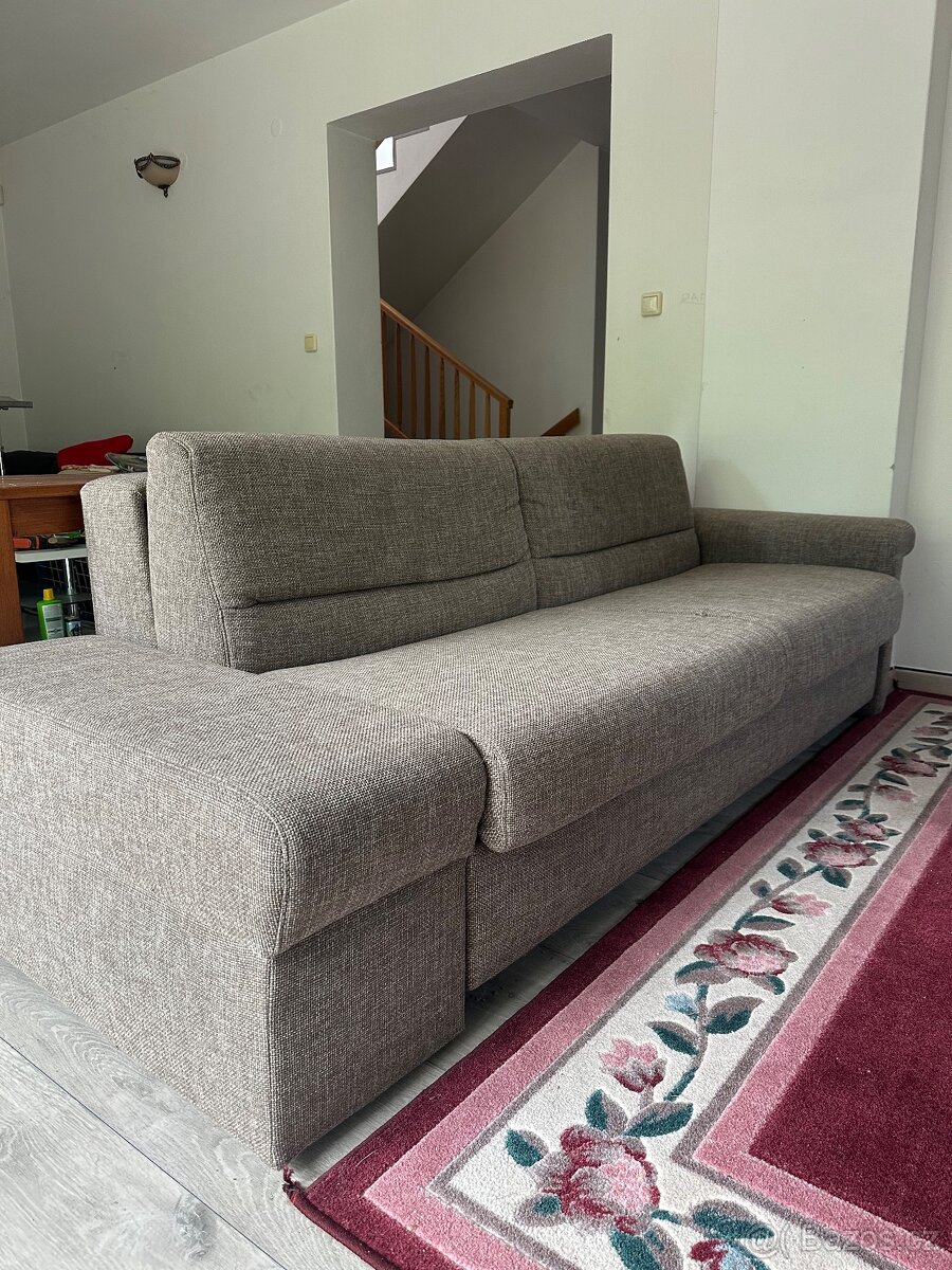 Na prodej: Pohodlná rozkládací pohovka