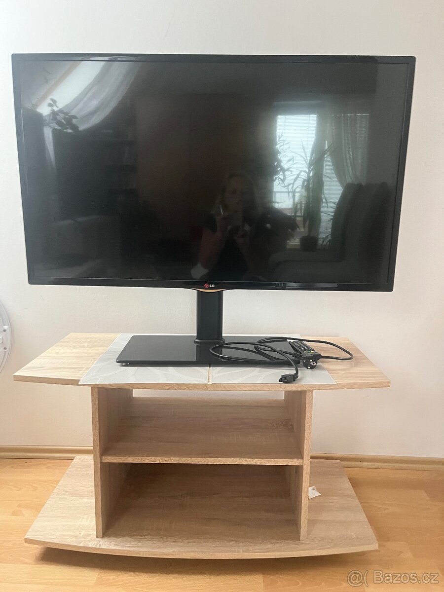 Televize se stojanem