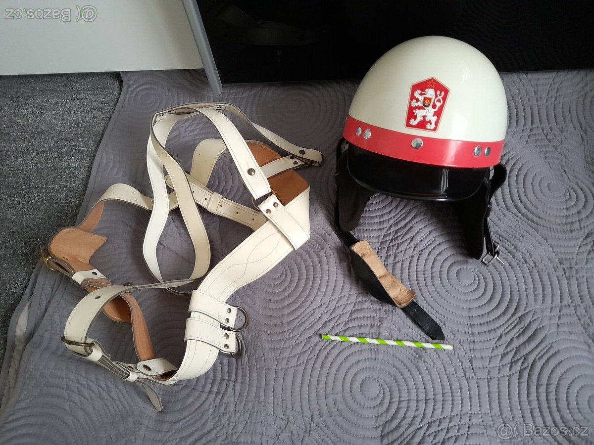 Stará policejní přilba VB, SNB, + Opasek