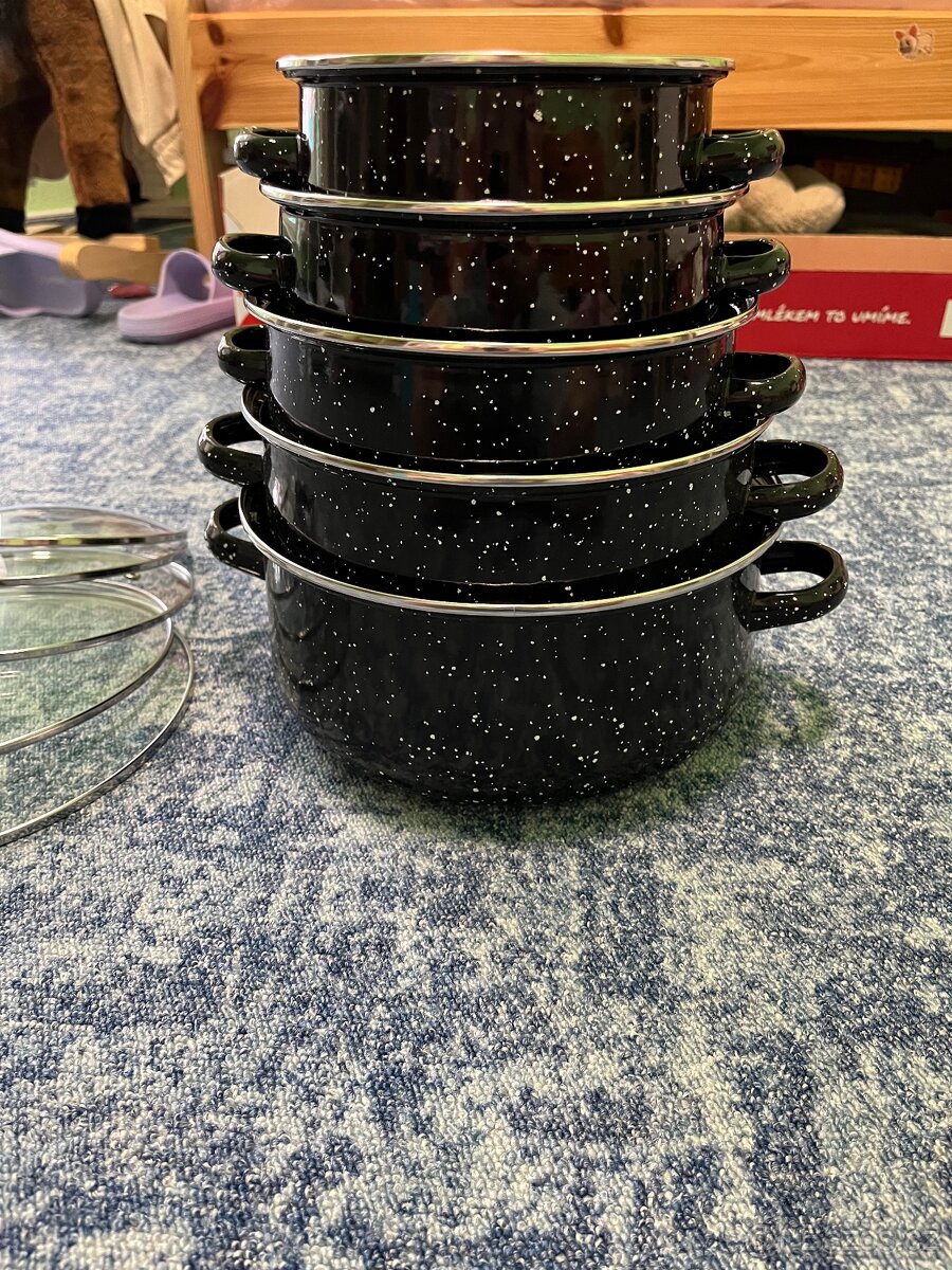Sada hrnců nové
