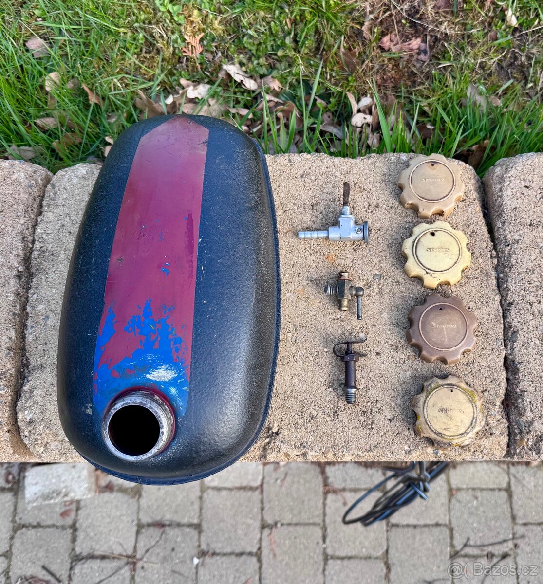 Stadion a Jawetta - nádrž a příslušenství