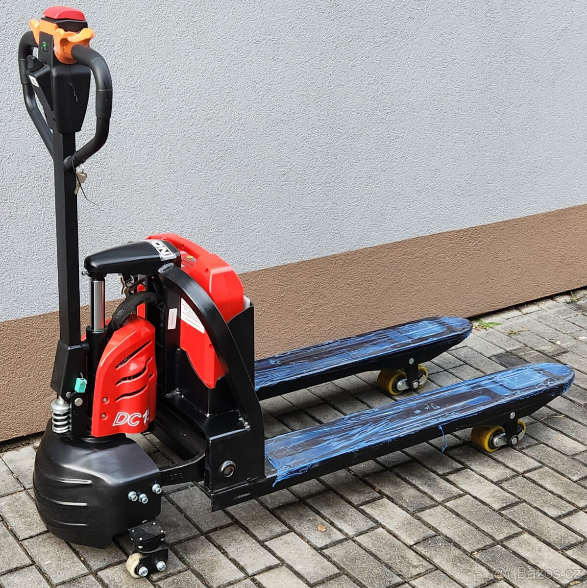 Paletový vozík nosnost 2500kg. Doprava zdarma.