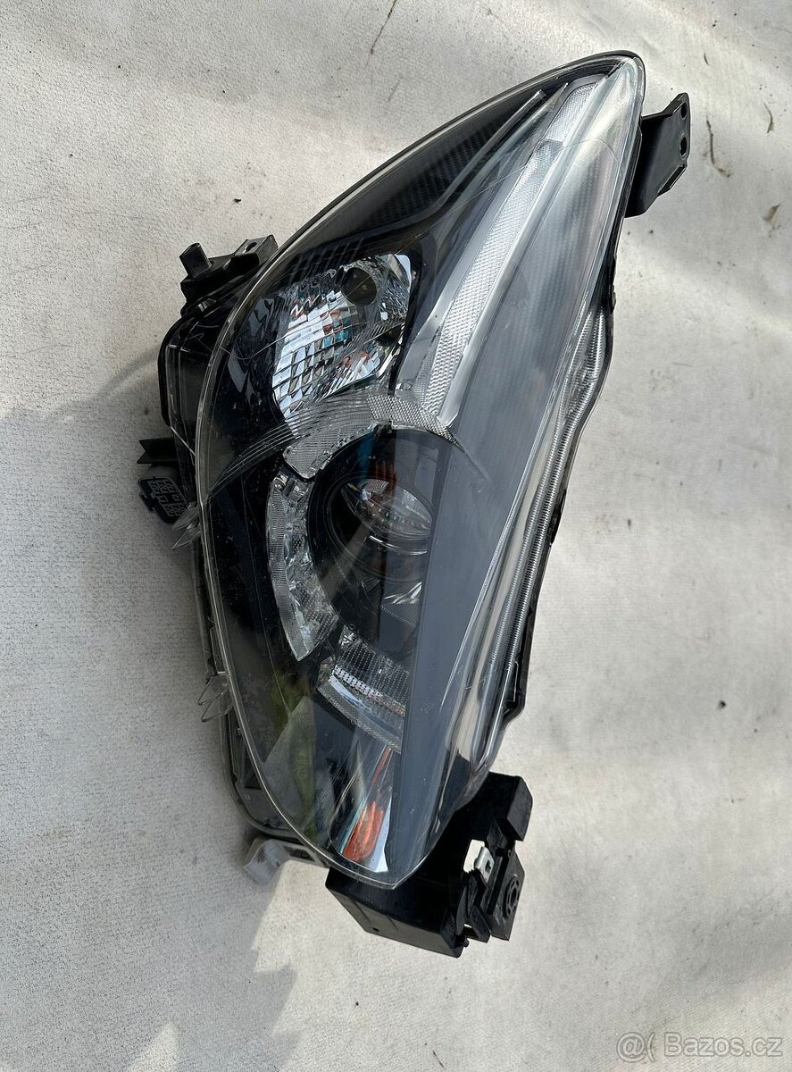 Mazda 2 DD, LED pravý přední světlomet