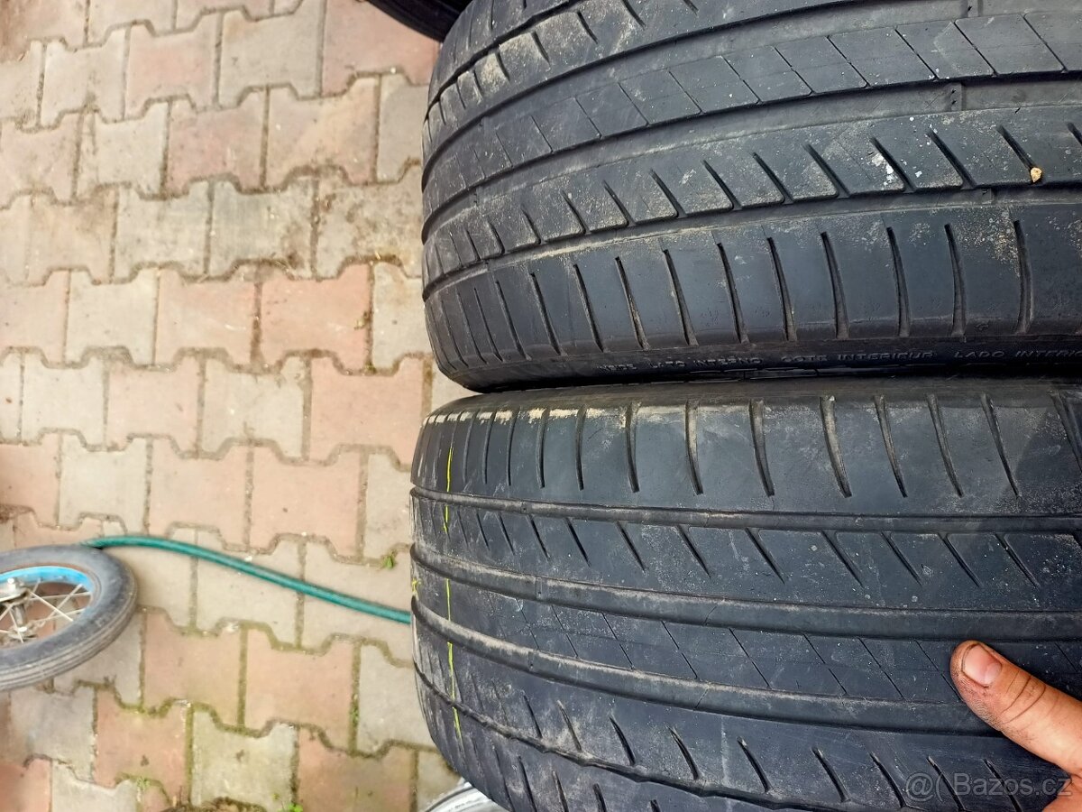 Letni pneu R18 Dunlop 255/45R18