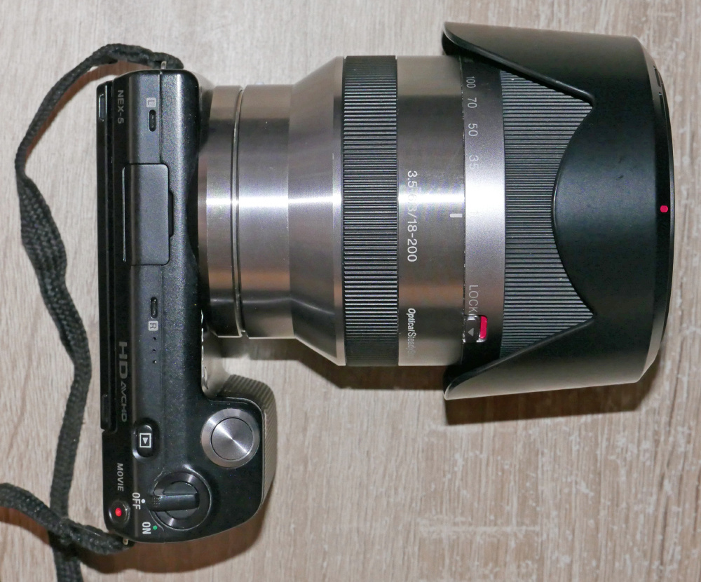 SONY NEX-5 + SONY 18-200mm