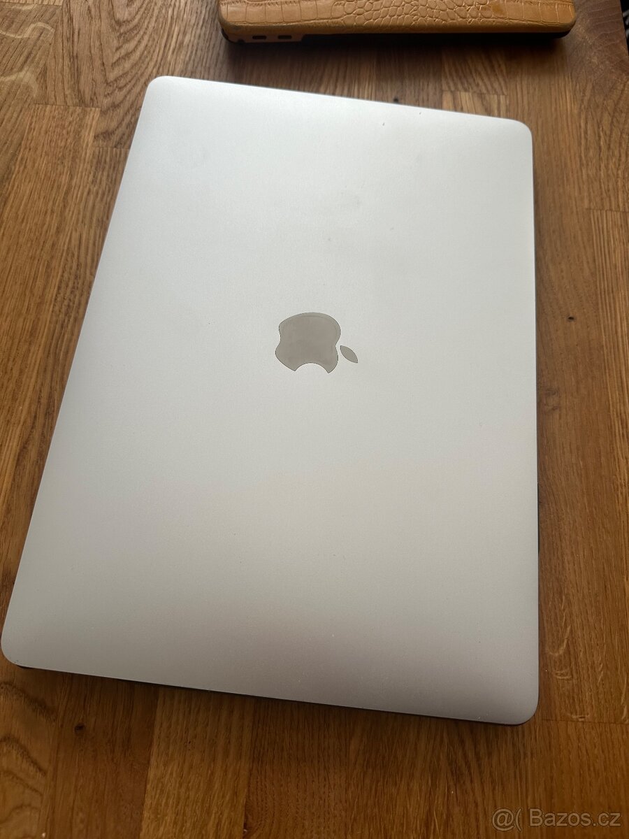 Apple MacBook Air 13, M1, 8GB, 512GB, 8-core stříbrný