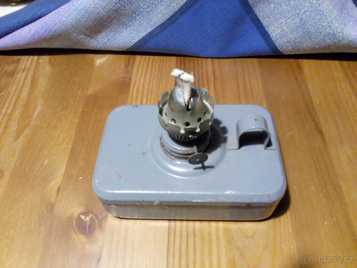 Petrolejová lampa plechová, přenosná