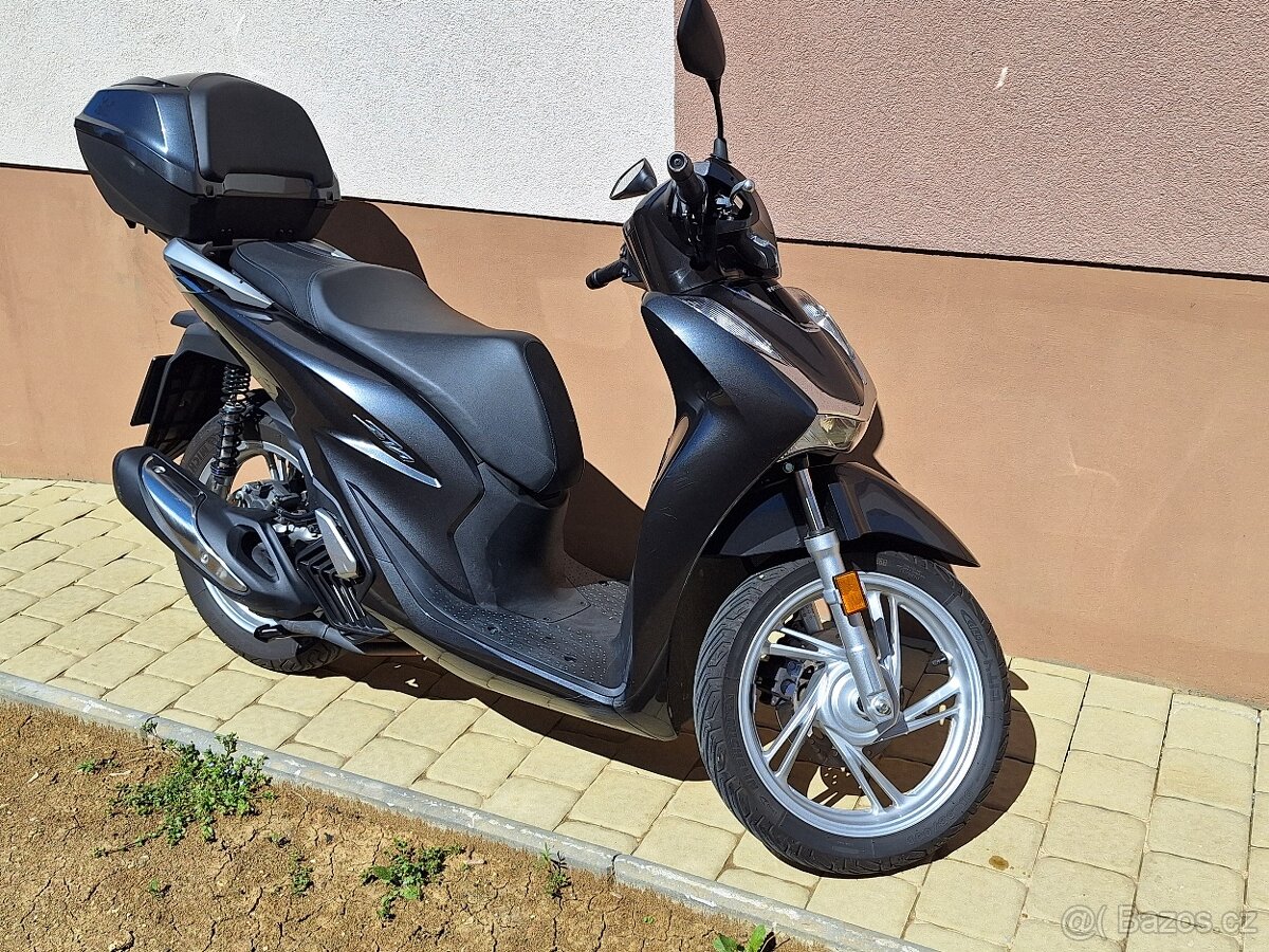 Honda SH 125 ccm rok 2021, najeto 7.800 km